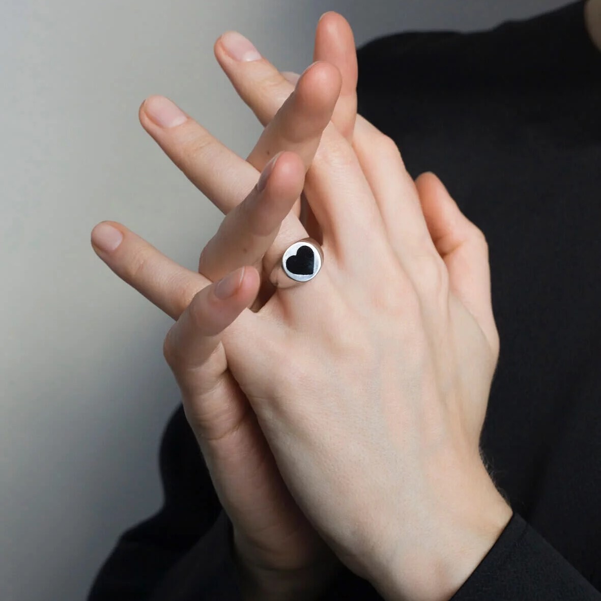 Кольцо-печатка Silver Black Heart Ring