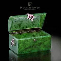 Шкатулка Сундучок. Зелёный нефрит.