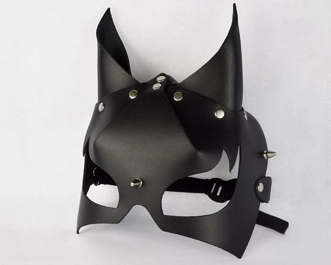 Черная кожаная маска 