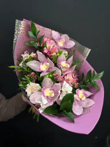 Букет с орхидеями