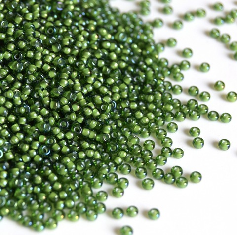 8/0 RR-3764 Бисер круглый Миюки Зеленый с салатовой линией внутри /Miyuki round 8/0 Fancy lined soft chartreuse