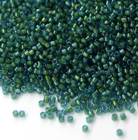 DB-2381 Бисер цилиндрический Миюки делика 11/0 Ель окрашен изнутри /Miyuki delica 11/0 Fancy lined spruce