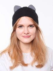 Женская черная зимняя шапочка с кошачьими ушками