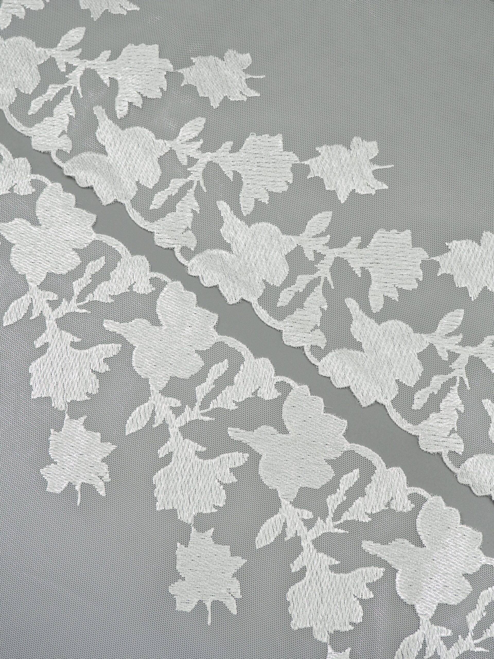 Вышивка на сетке белая с голографическим напылением ширина 21 см (2 стороны)