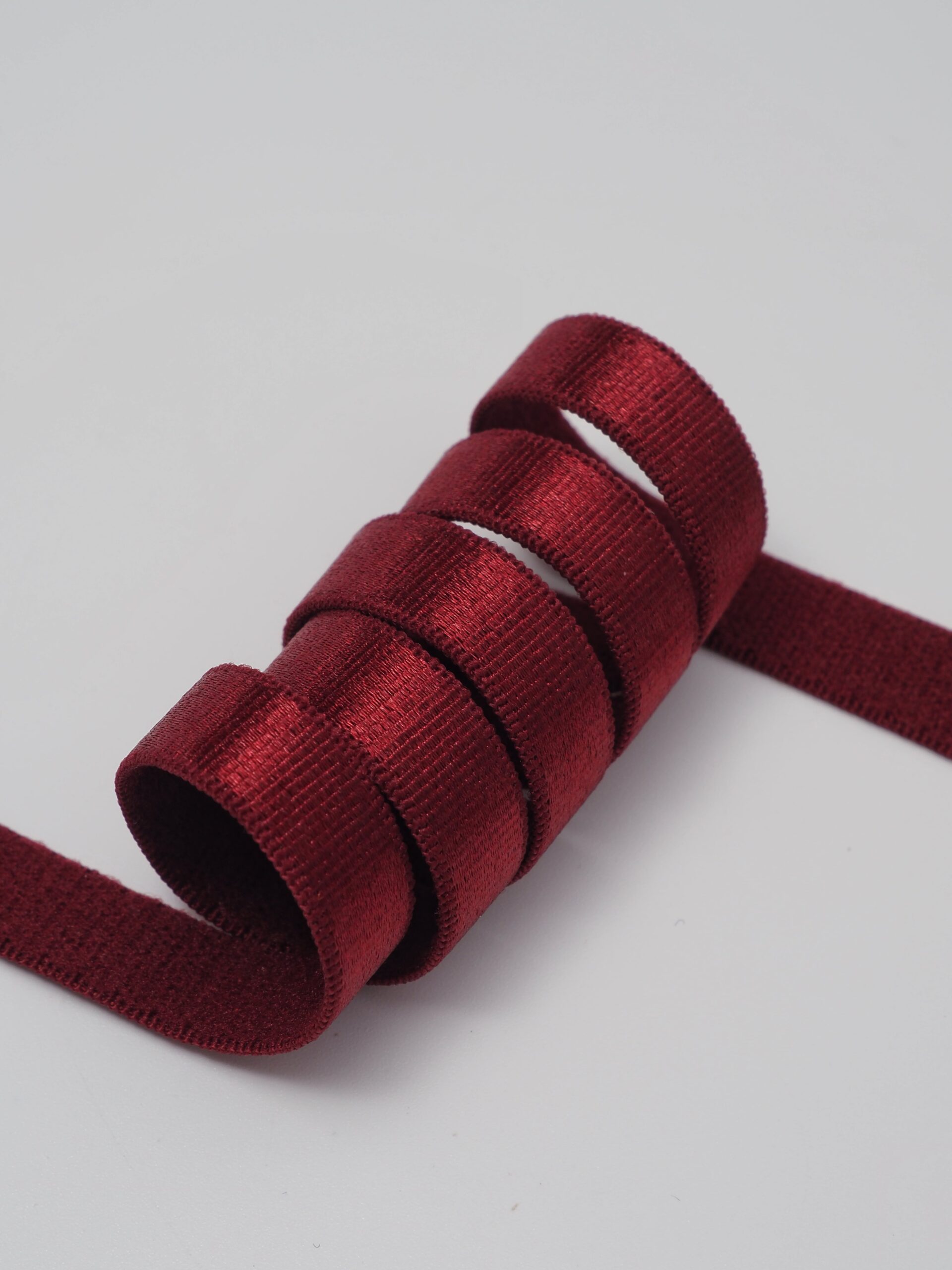 Резинка бретелечная бордовая глянцевая мягкая 10 мм