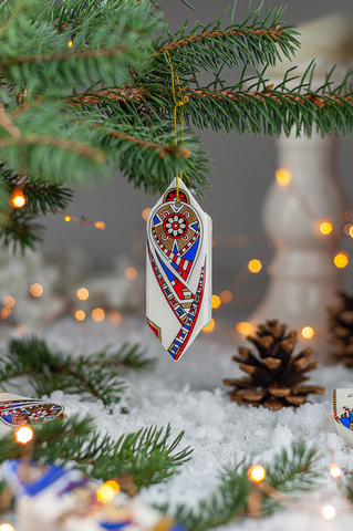 Елочная игрушка из фарфора 