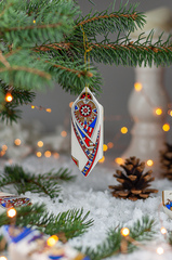 Елочная игрушка из фарфора 