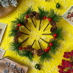 Еловая ветка с ягодами и шишками, еловая лапка искусственная, декор зимний 9 см, набор 10 шт