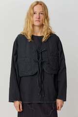 Жилет на двух завязках из черного вареного хлопка