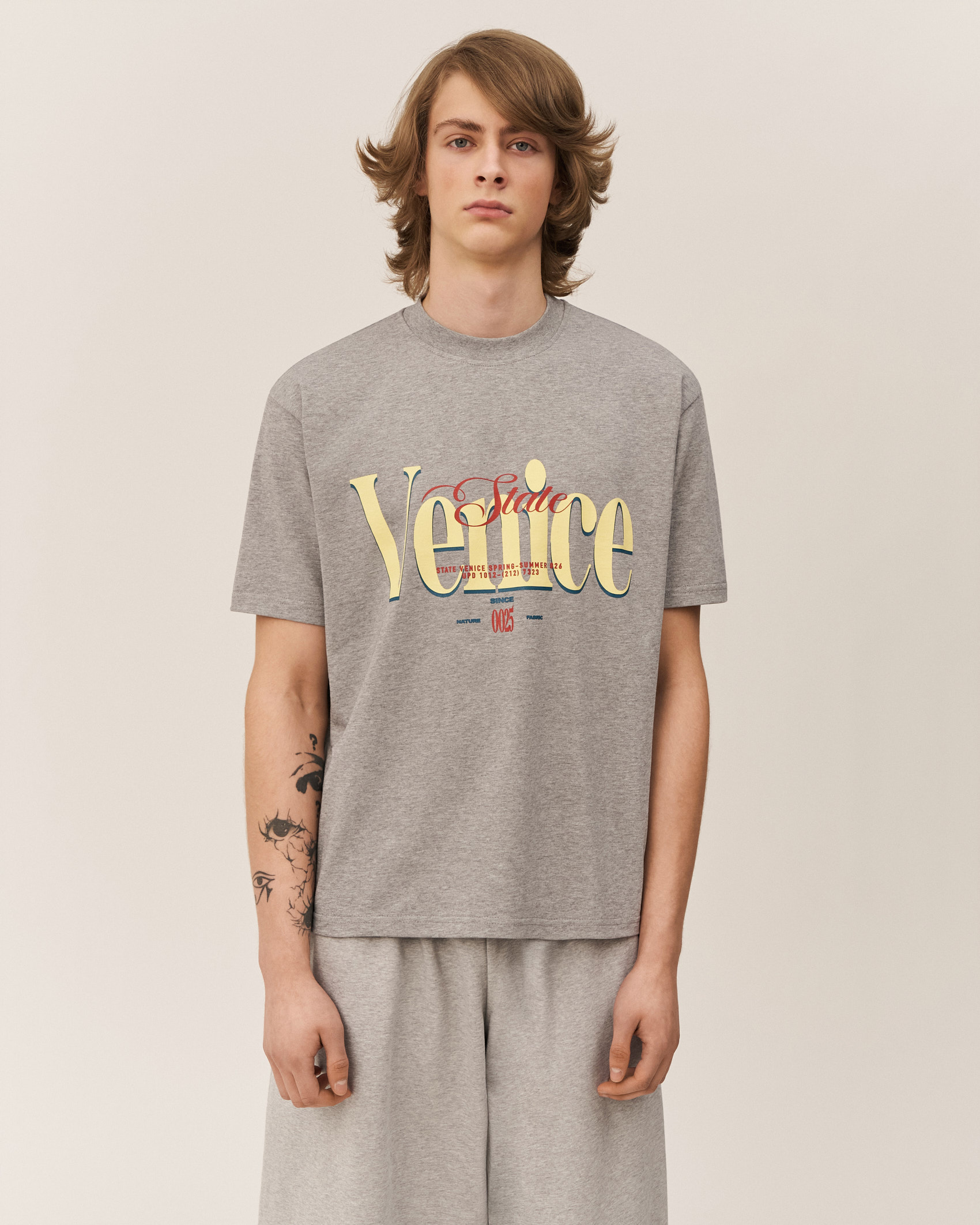 Укороченная футболка свободного кроя