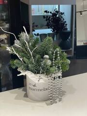 Композиция из хвои