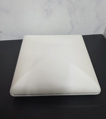 bolshaya-podarochnaya-korobka-dlya-kole-nabora-ukrashenij-s-podsvetkoj-s-beloj-podlozhkoj