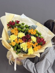 Авторский букет в яркой гамме