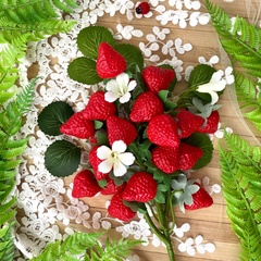 Клубника искусственная на ветке, реалистичная, пластиковая, 17-18 ягод, ветка 29 см, набор - 1 ветка