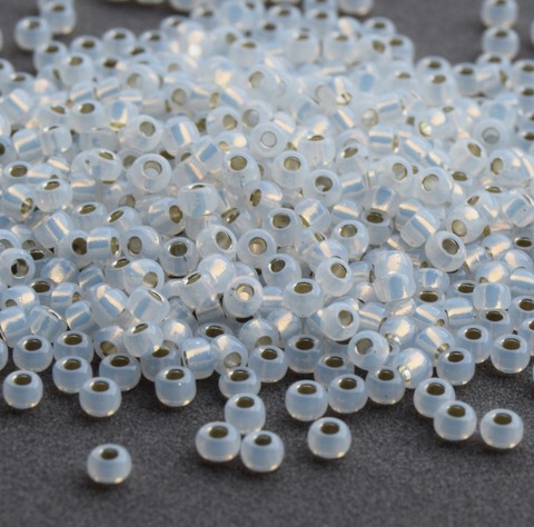 RR-0551 Бисер круглый Миюки 11/0 Белый опал с золотистой линией внутри /Miyuki round 11/0 Gilt Lined White Opal