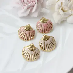 Серьги пусеты Ракушки с эмалью, кремовый, 23 мм, сталь, позолота, СГ053