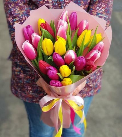 Букет из разноцветных тюльпанов 7