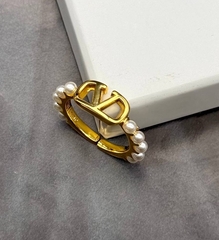 Кольцо тонкое Valentino из латуни в позолоте с жемчужинами