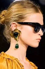 krupnye-sergi-klipsy-iz-latuni-s-zelyonoj-vstavkoj-ysl