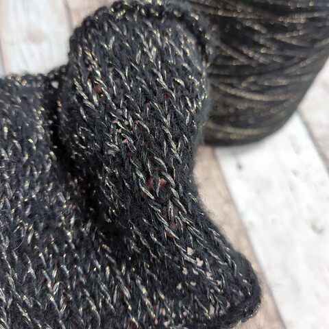 Микс с вискозой и люрексом 300 черный с золотом