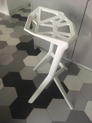 Дизайнерский интерьерный кухонный барный стул One, монолит, PP, стопируемый