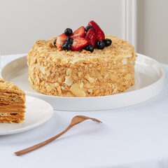 Торт Наполеон с ягодой