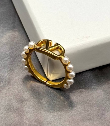 Кольцо тонкое Valentino из латуни в позолоте с жемчужинами