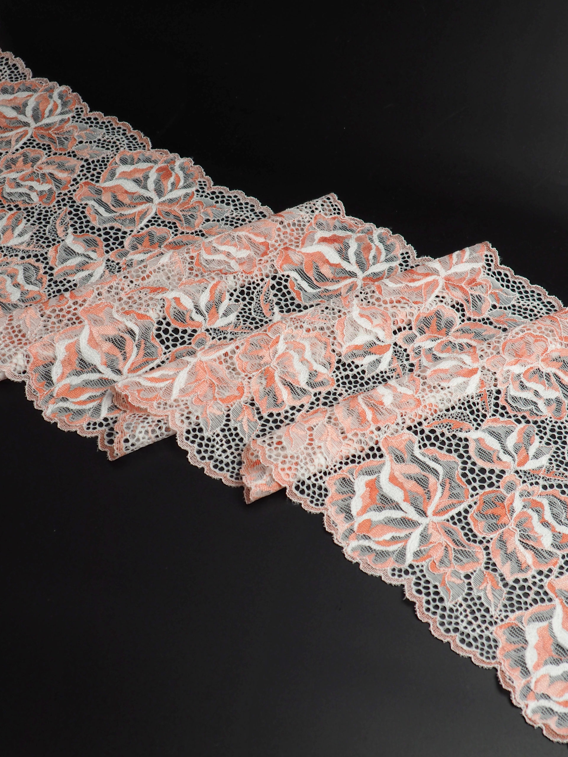 Эластичное кружево экрю и коралловый миндаль ширина 23 см