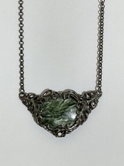 Серафинит (колье из серебра)