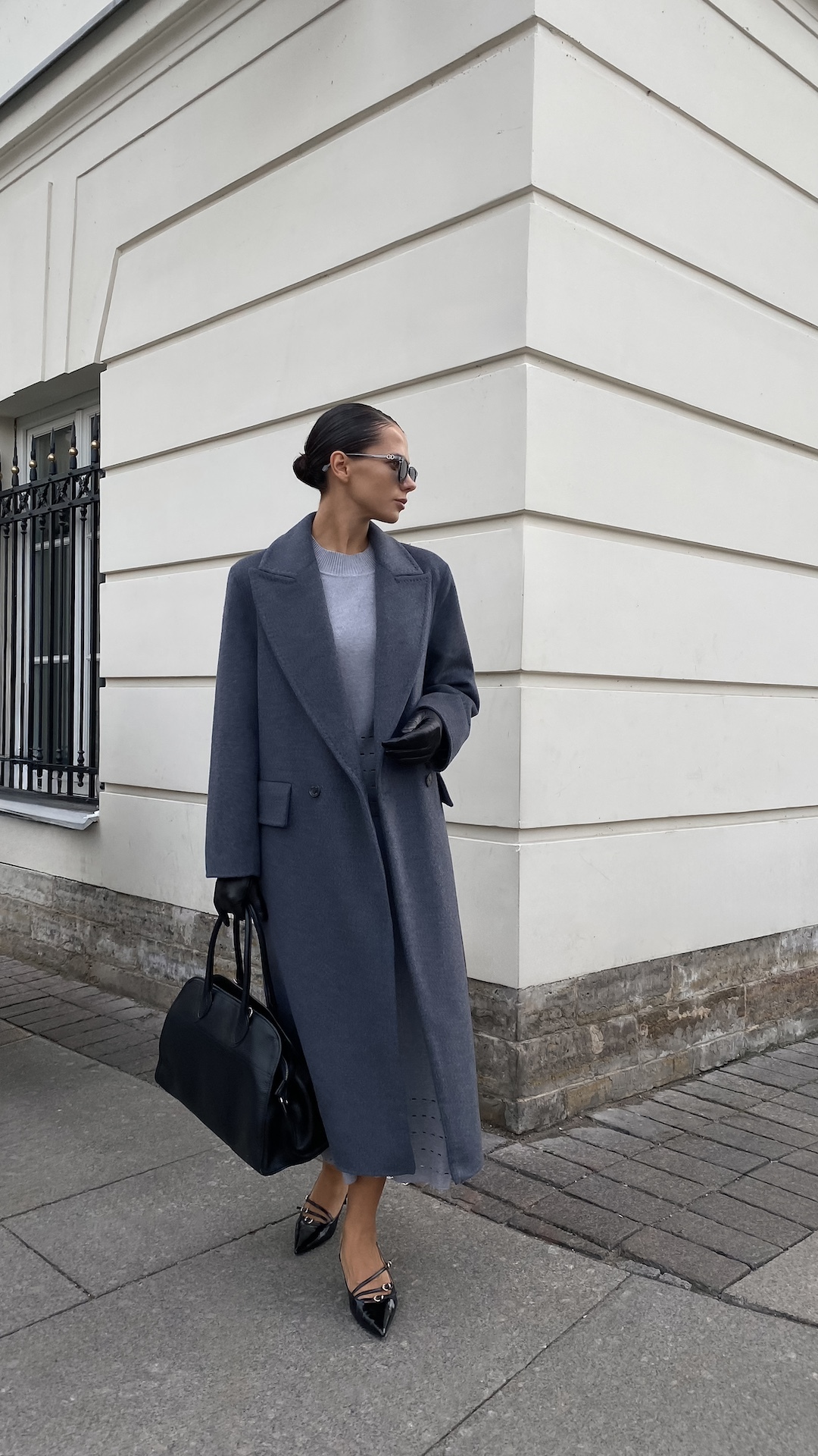 Пальто oversize прямого кроя с акцентной линией плеча
