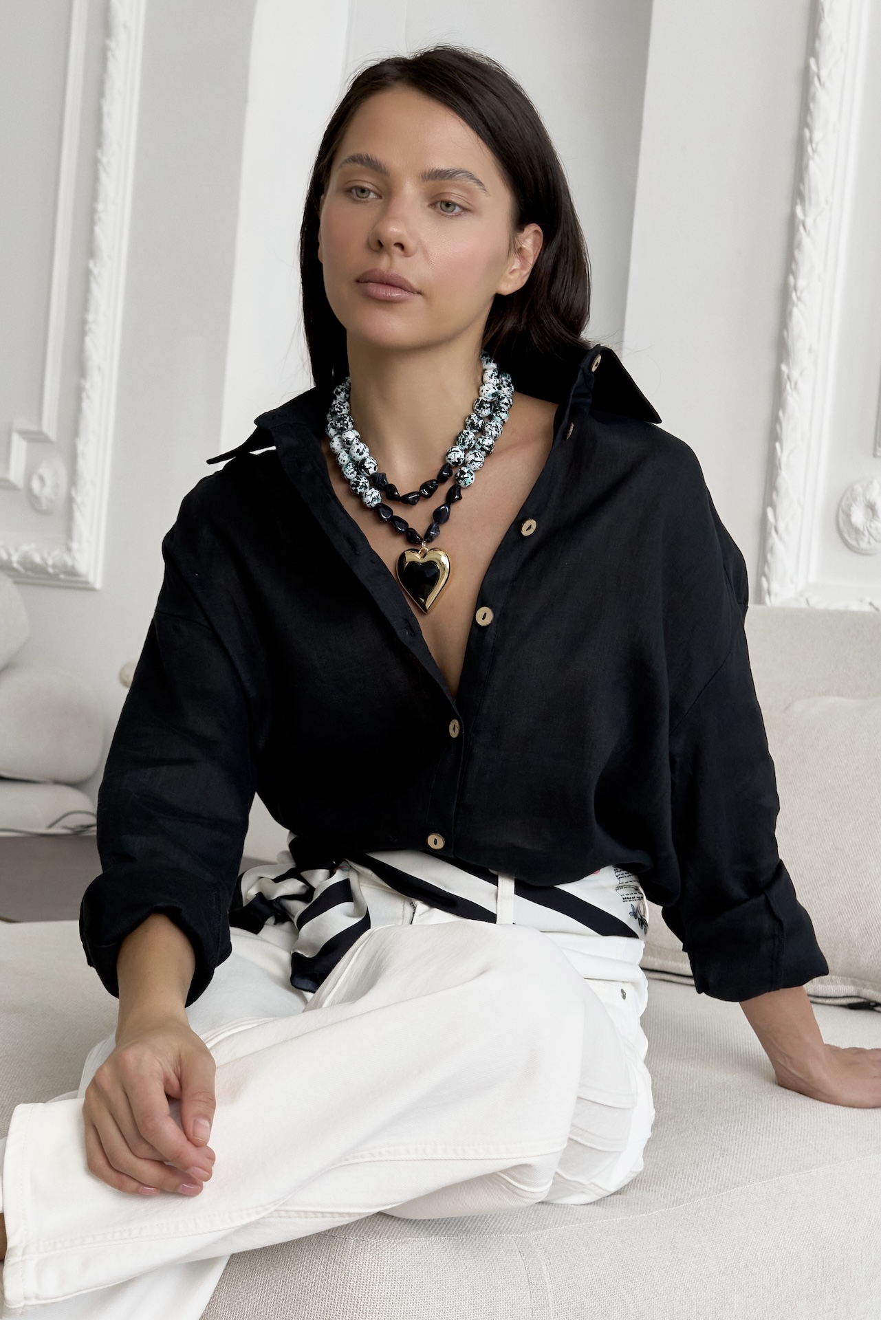 Рубашка изо льна с защипами на рукавах