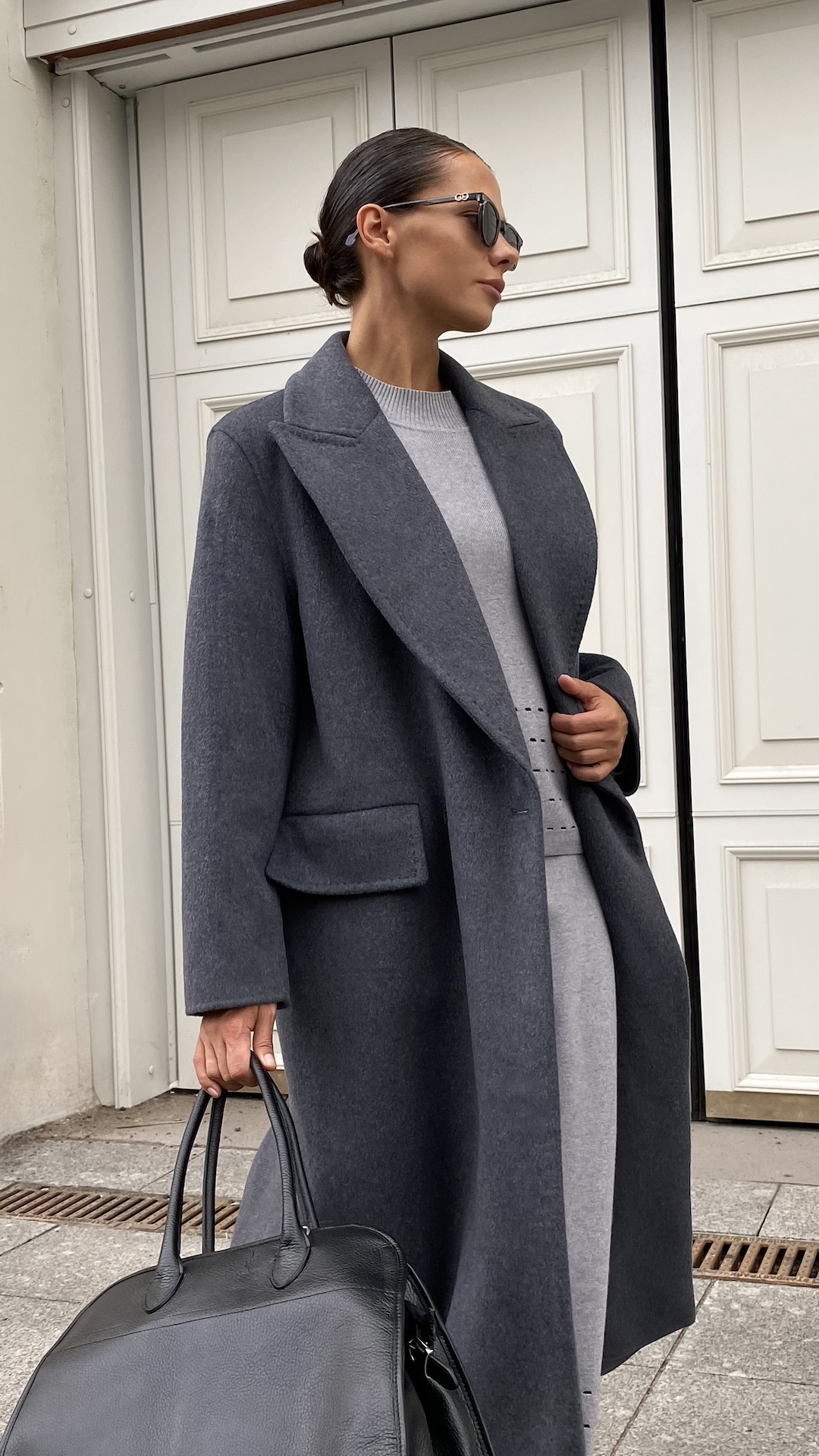 Пальто oversize прямого кроя с акцентной линией плеча
