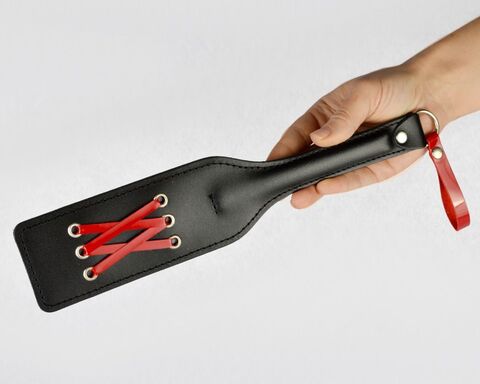 Черная кожаная шлепалка с красными лаковыми лентами - Sitabella BDSM accessories 3042-1