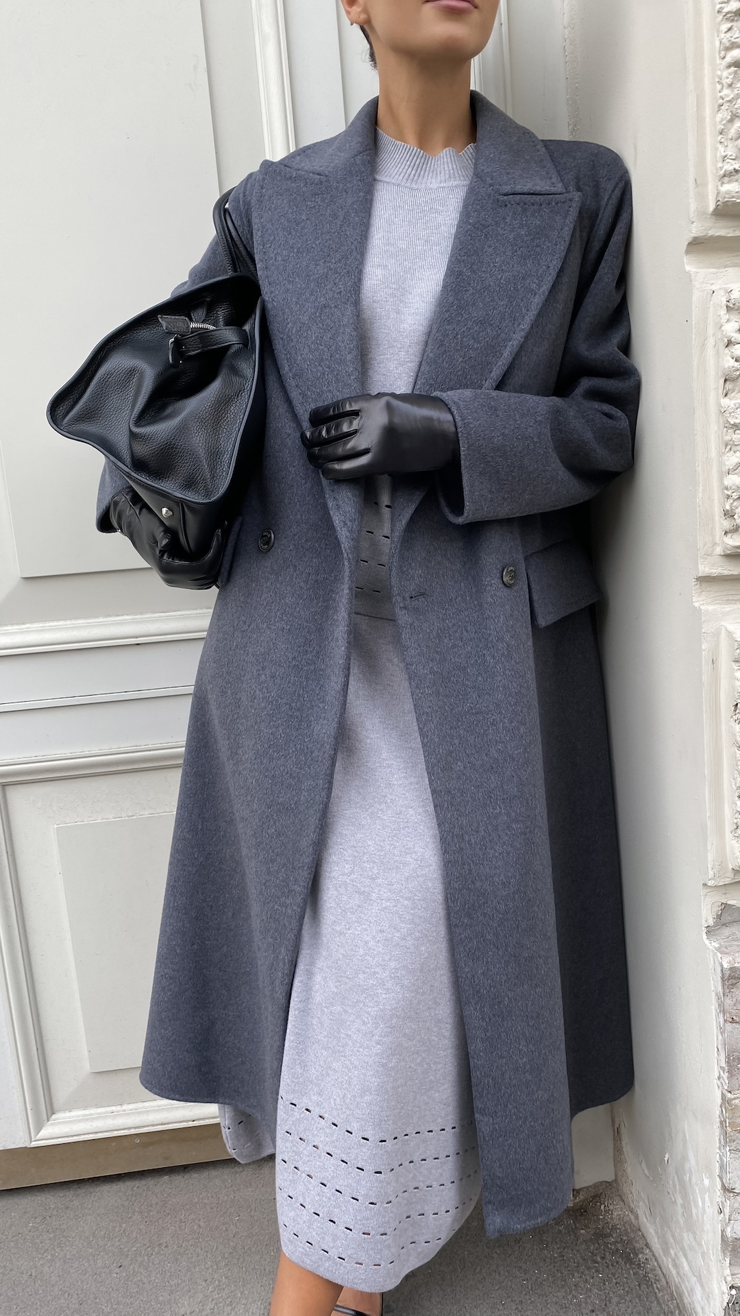 Пальто oversize прямого кроя с акцентной линией плеча