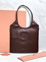 Cумка-тоут MIU MIU IVY с аппликацией логотипа тёмно-коричневый