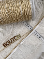 Кант плетеный золотистый с люрексом на белой основе