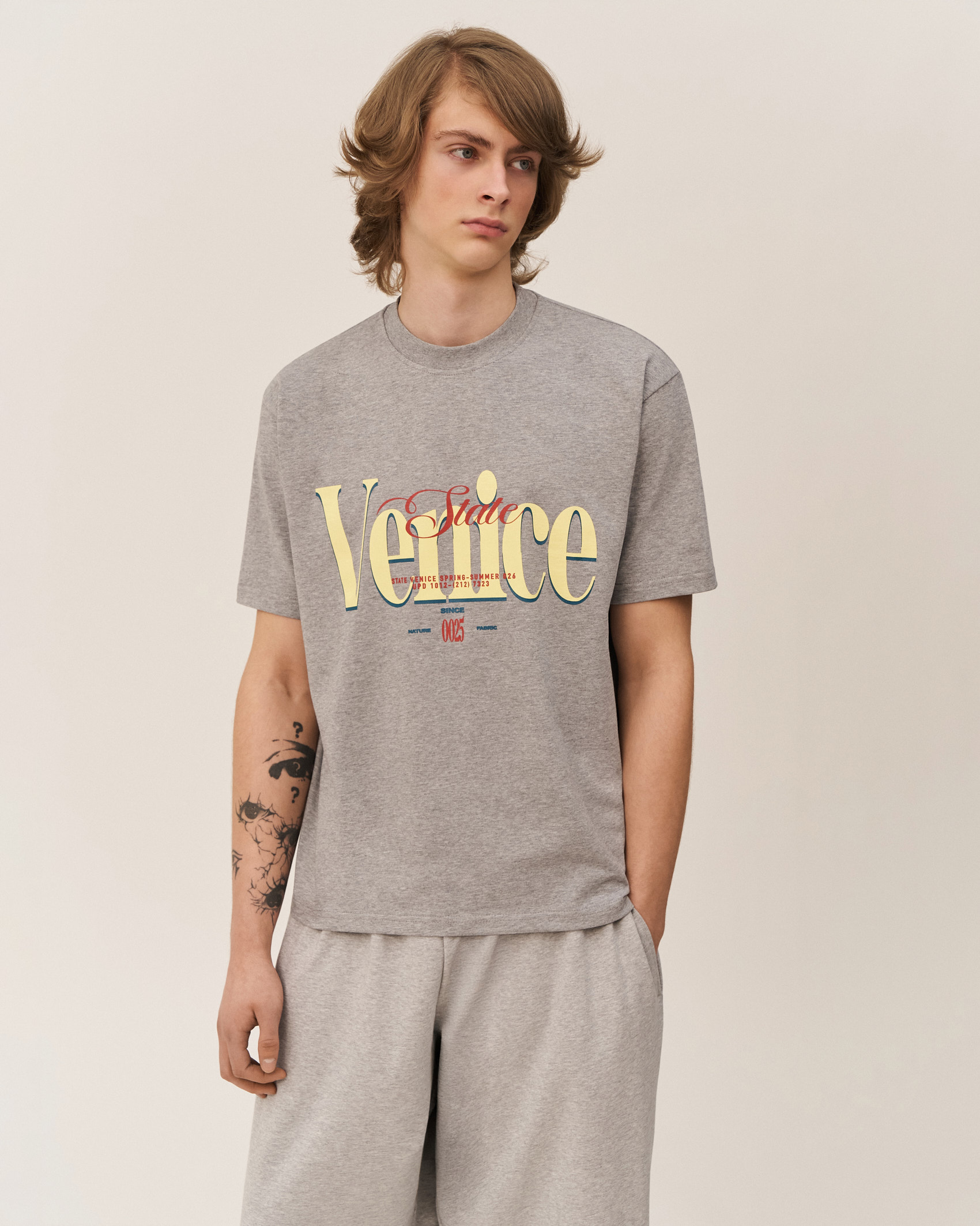 Укороченная футболка свободного кроя