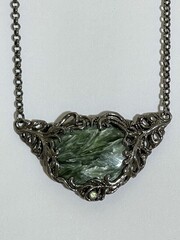 Серафинит (колье из серебра)