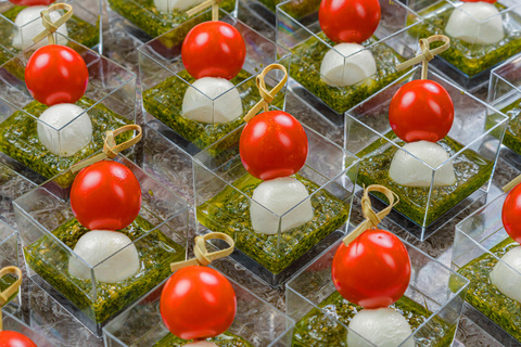 Капрезе с мини моцареллой и томатами черри в верринах, 24 шт.