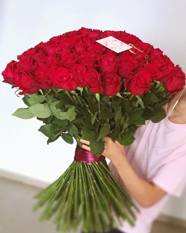 Buy Roses Online in Tbilisi. Flowers Delivery