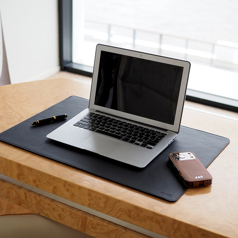 Бювар для рабочего стола из кожи теленка, черного цвета