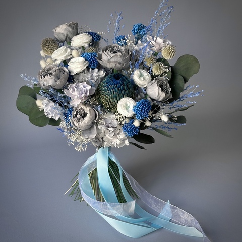 «Сапфир» - букет из стабилизированных цветов и сухоцветов