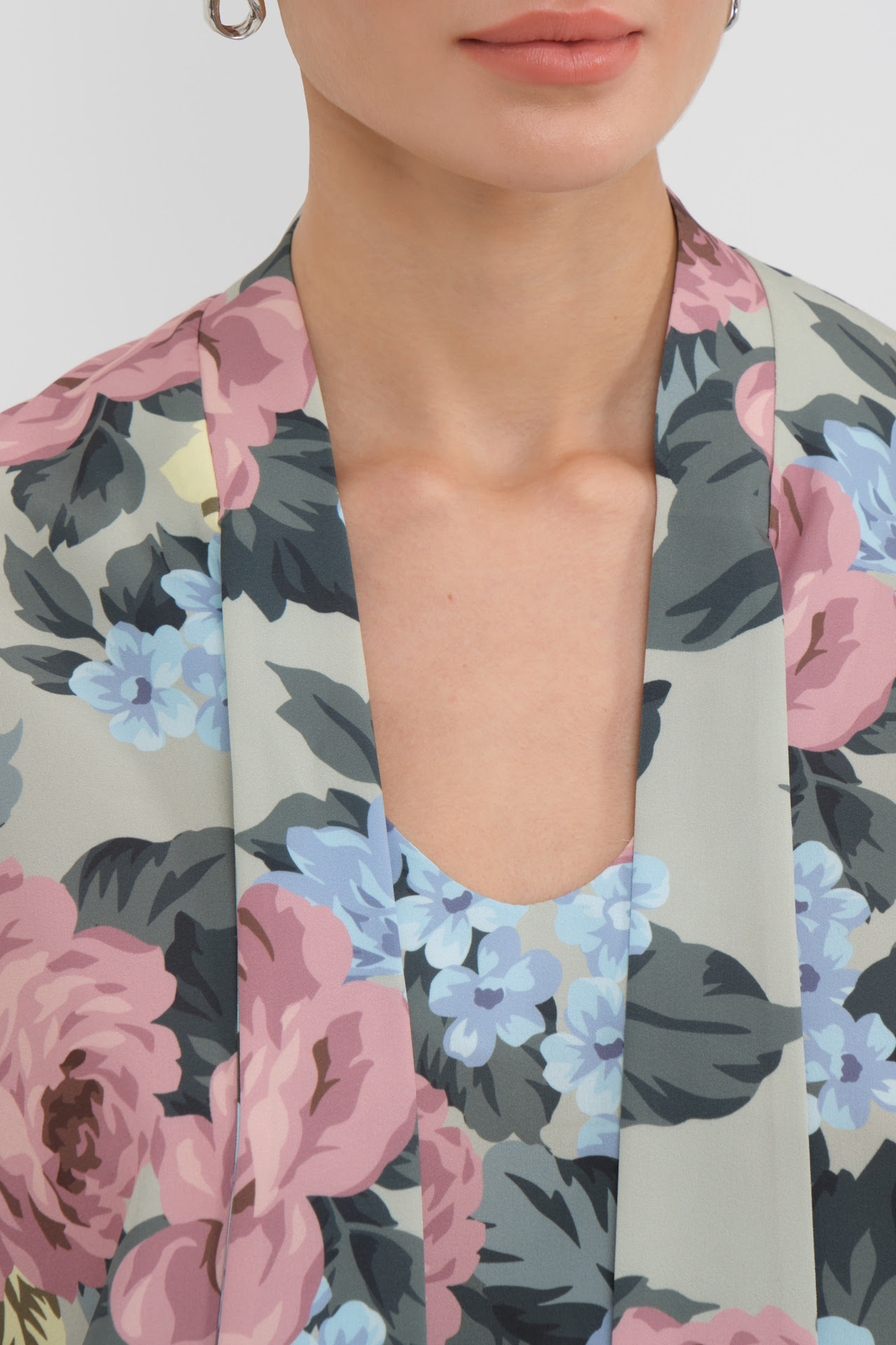 Блуза с бантом с цветочным принтом пионы