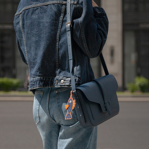 Сумка Universel с двумя плечевыми ремнями из кожи теленка, синего цвета