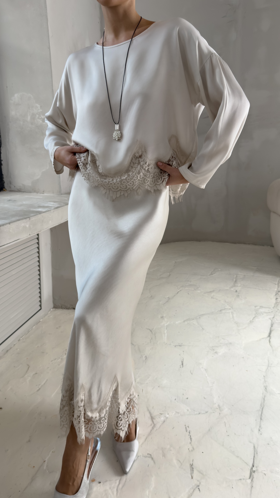 Юбка в бельевом стиле полной длины с кружевом по краю