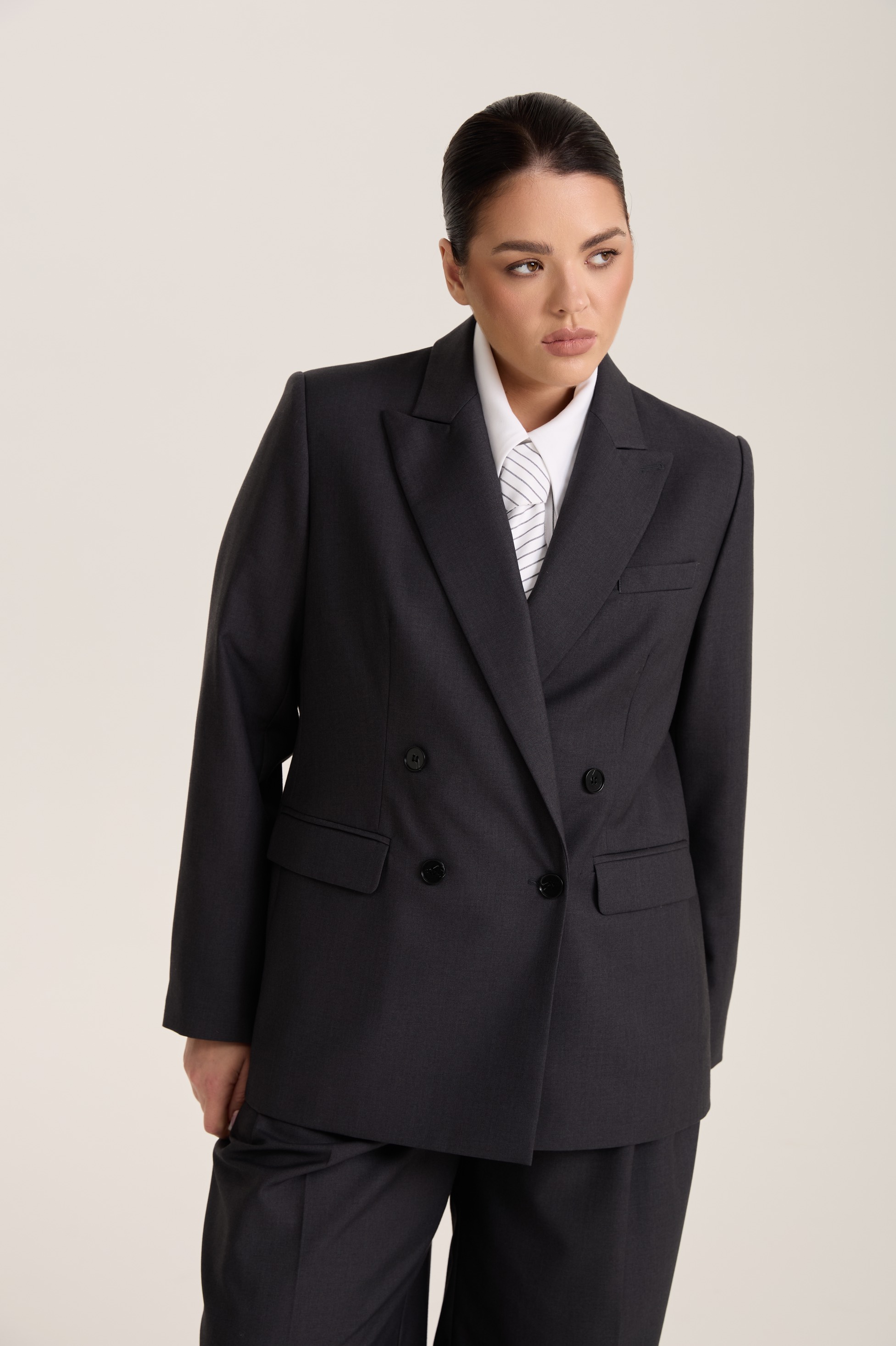 Жакет двубортный, темно-серый