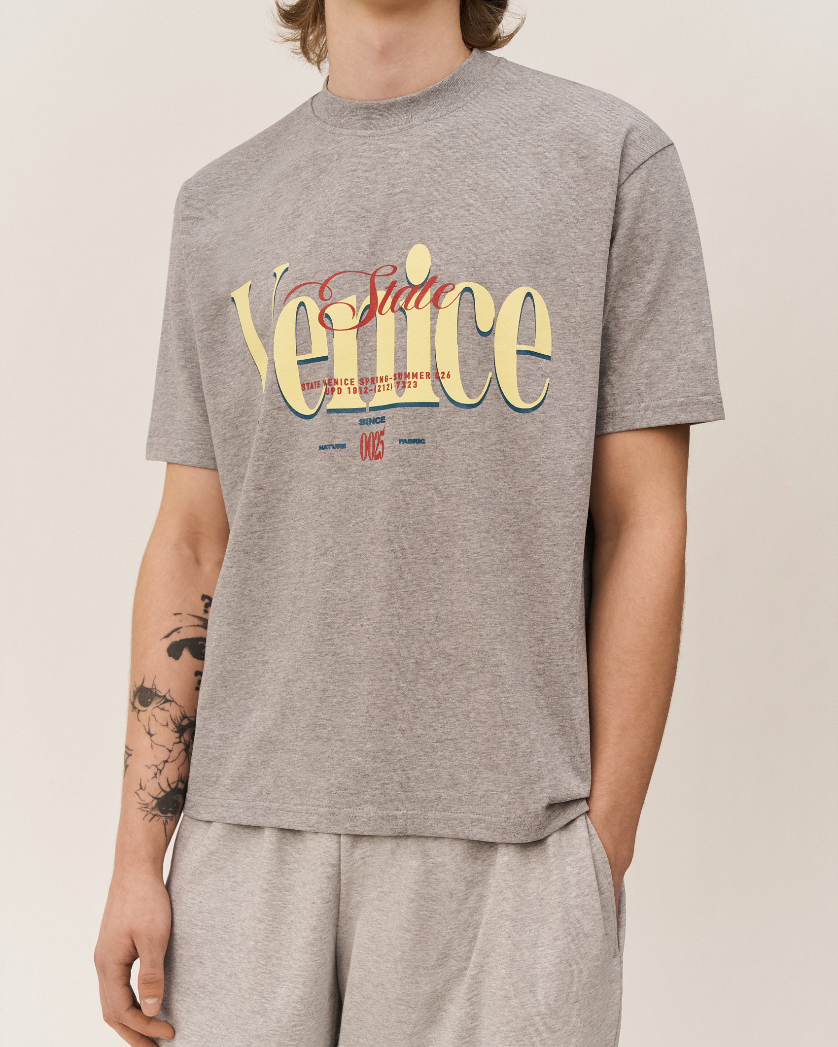 Укороченная футболка свободного кроя