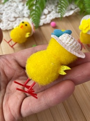 №2 Цыплята пасхальные, декоративные, пушистые, 5,7 см, с панамками, набор 3 шт.