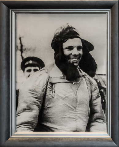 Портрет Юрия Гагарина. Первые минуты после успешного приземления космического корабля «Восток» 1961