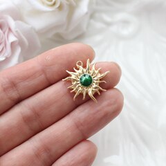 Подвеска Солнце с эмалью, зелёный, 22*23 мм, позолота, П1028